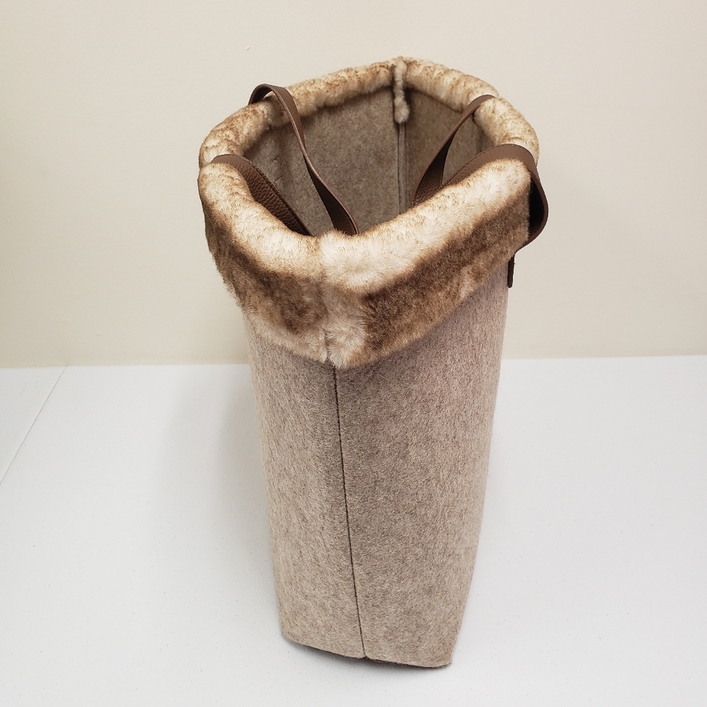 Barnes & Noble Large Tote Bag Faux Fur - Picture 3 of 12